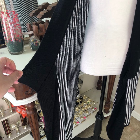 Women’s Cach’e Knitted Striped Sweater Cardigan - Picture 3 of 6